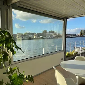 Le Grand Bordeleau Botel